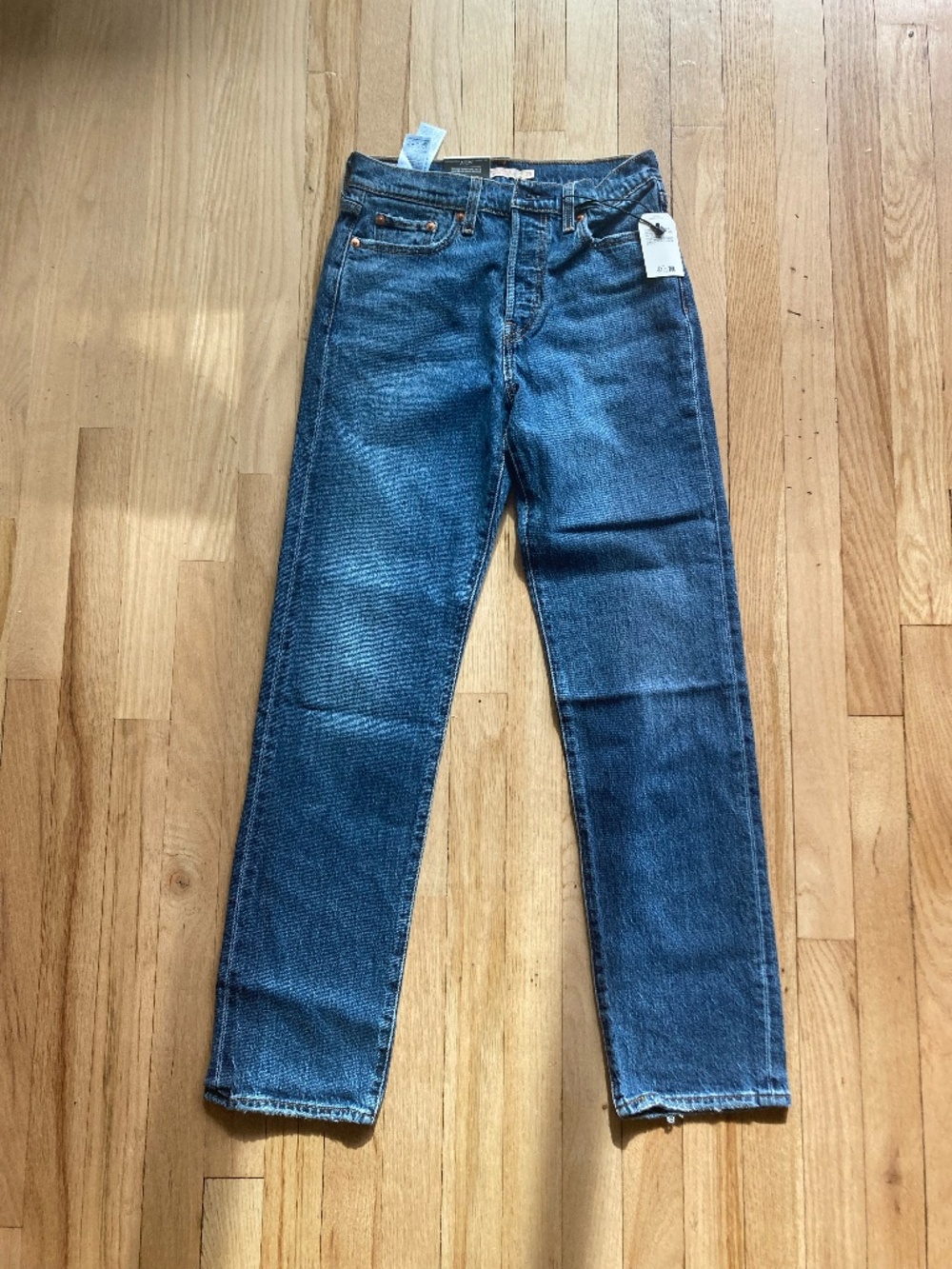 NEW WITH TAGS - Women's Levi's wedgie straight 26/30